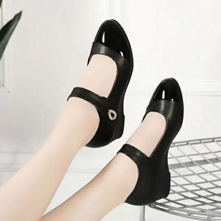 Damen Ballerinas mit modischem Riemen und eleganter Schuhspitze EB