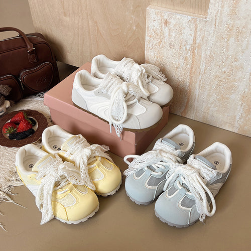 Damen Sneaker mit romantischem Spitzen-Schnürsystem EB