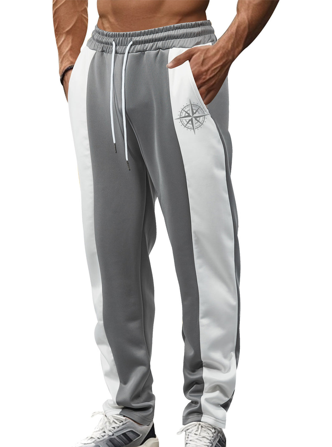 Herren nan sportive Trackpants mit seitlichen Kontrastbahnen elastischem Bund Kordelzug und Hirschstickerei EB