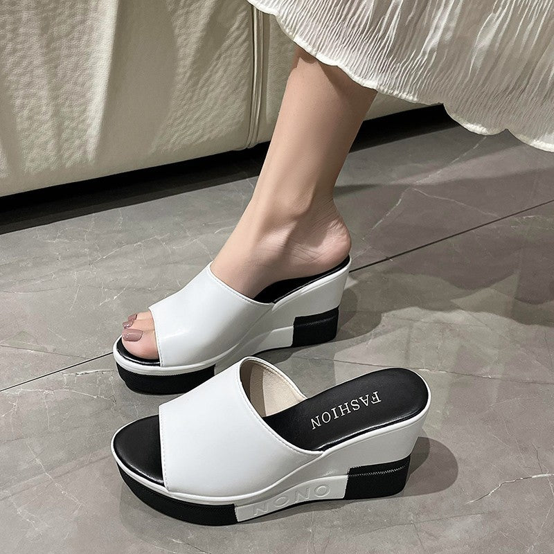 Damen nan Schlupfpantolette aus synthetischem Lederfinish mit offener Zehenpartie ergonomischem Keilabsatz und gepolstertem Komfortfußbett EB