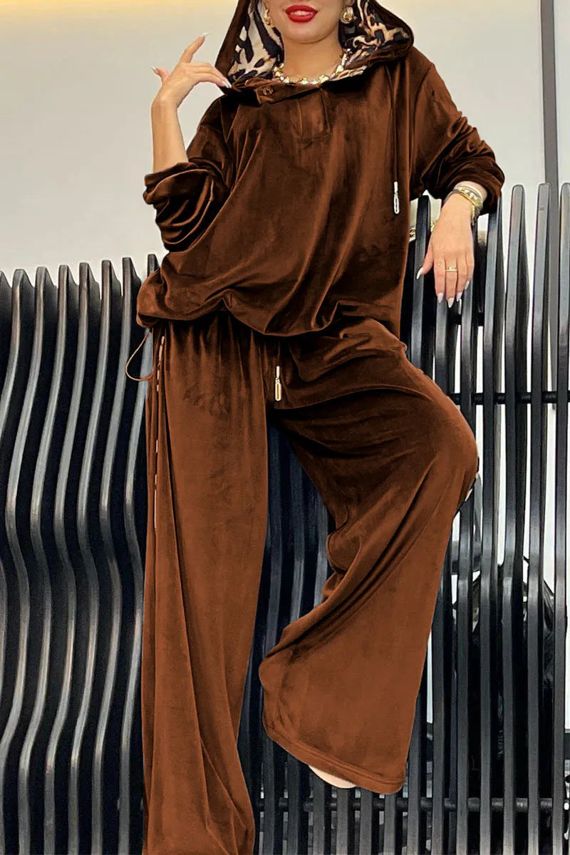 Damen Sportliches Loungewear-Set aus weichem Velours mit Kapuze EB