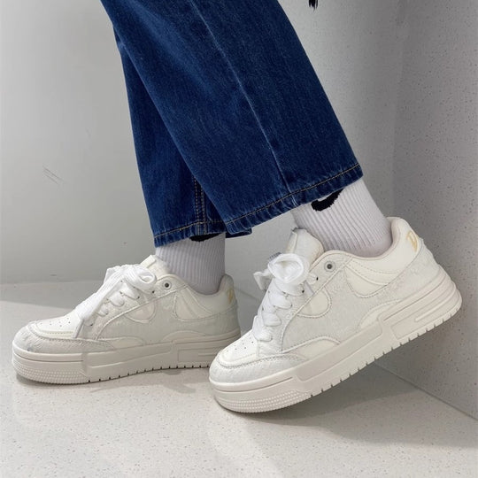 Damen Sneakers mit luxuriösem Denim-Obermaterial und gepolsterter Sohle EB