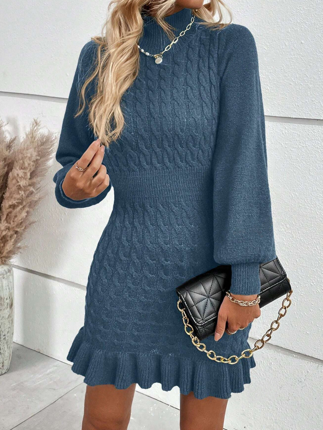 Damen Strickkleid mit hohem Kragen und Rippmuster EB