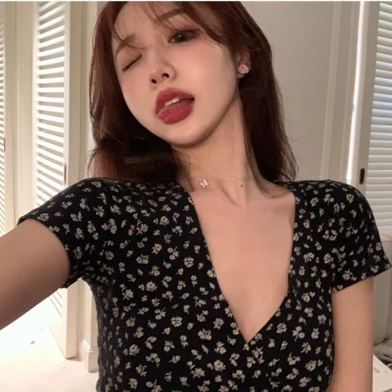 Damen Crop-Top mit floralem Muster und elegantem V-Ausschnitt EB