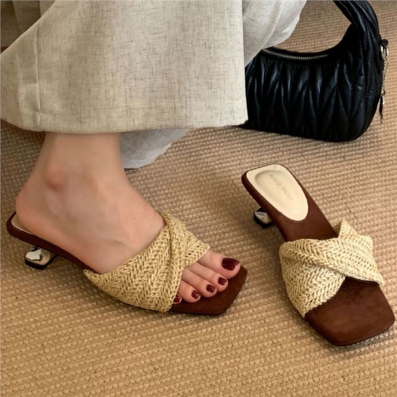 Damen offene Mules mit geflochtenem Design EB