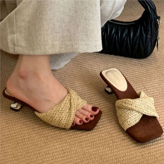 Damen offene Mules mit geflochtenem Design EB