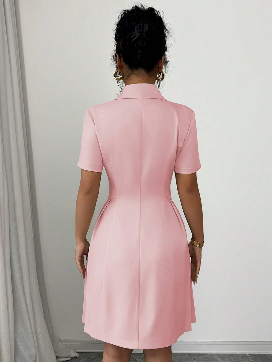 Damen elegantes A-Linien Kleid mit doppelter Knopfleiste und plissiertem Rock EB