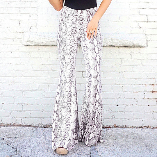 Damen Flared-Leggings im eleganten Schlangenleder-Look EB