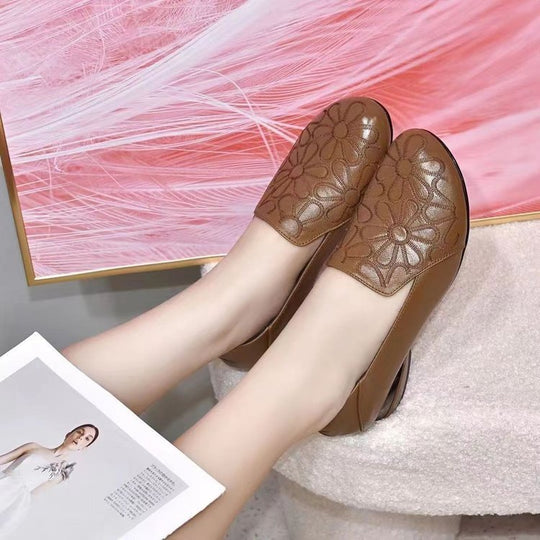 Damen nan elegante gepolsterte Lederloafer mit floral geprägter Oberfläche und mittelhohem Blockabsatz EB