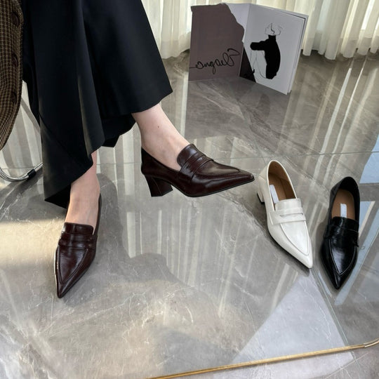 Damen spitze Pumps mit elegantem Riemen und bequemen Blockabsatz EB