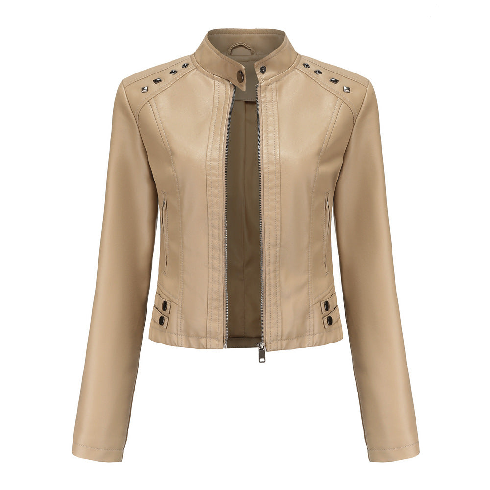 Damen nan kurze taillierte Kunstlederjacke mit Nietenbesatz und Stehkragen EB