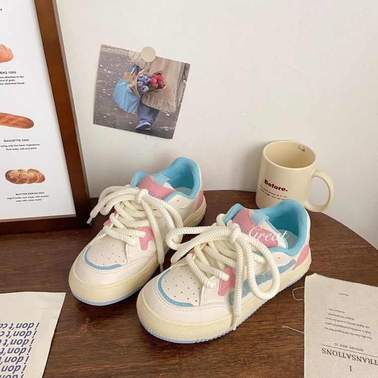 Damen Sneakers mit einzigartigem Design und innovativer Schnürtechnologie EB