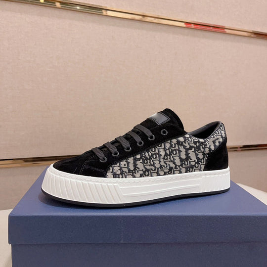 Damen modische Sneakers aus hochwertigem Wildleder mit eleganter Druckstruktur EB