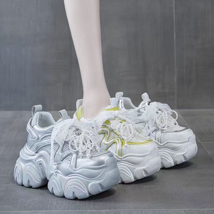 Damen Sportliche Plateau-Sneaker mit dekorativer Schnürung EB