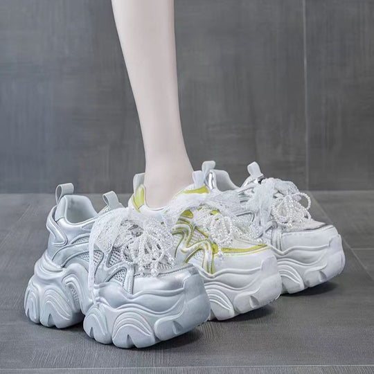 Damen Sportliche Plateau-Sneaker mit dekorativer Schnürung EB