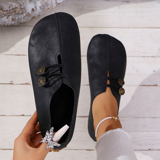 Damen  flache Slipper-Pantoletten aus Wildlederoptik mit elastischer Schnürung und dekorativem Zierknopf EB