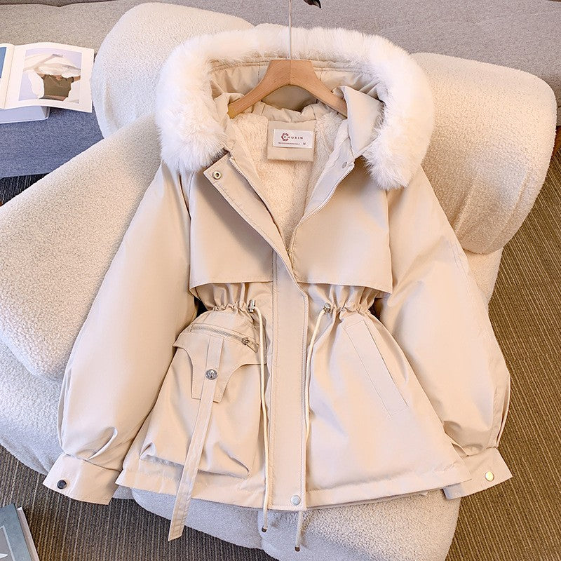 Damen nan kurzer Utility-Parka mit taillierendem Kordelzug, multifunktionalen Außentaschen und voluminöser Kapuzenblende EB