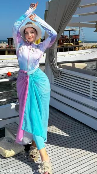 Damen modischer Strandanzug mit Wickelrock und UV-Schutz EB