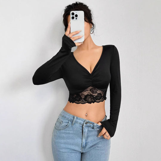 Damen Cropped Langarmshirt mit raffiniertem Spitzenbesatz EB
