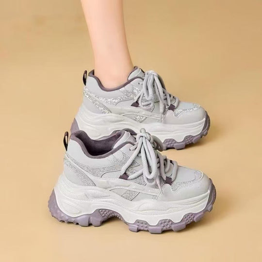 Damen Sportliche Sneakers mit auffälliger Dämpfung und glitzernden Akzenten EB