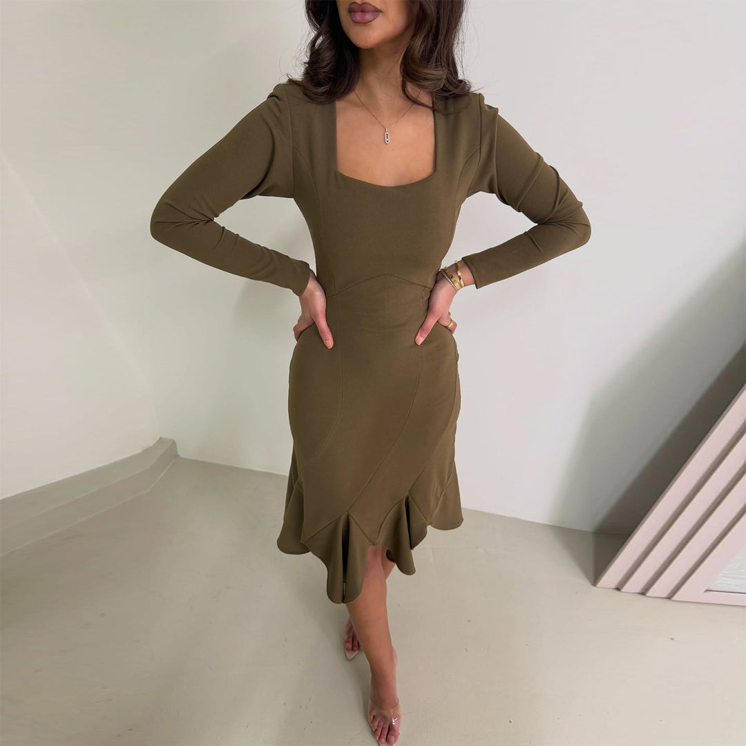 Damen Kleid mit raffiniertem Schnitt EB