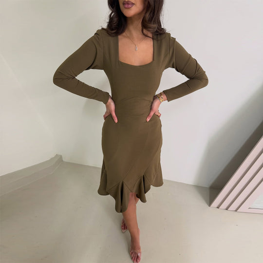 Damen Kleid mit raffiniertem Schnitt EB