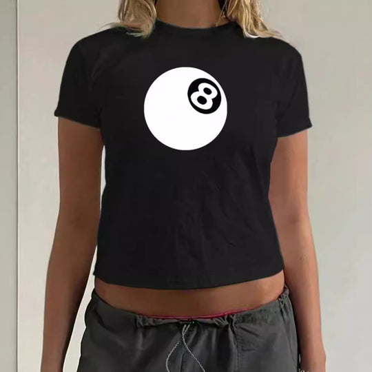 Damen cropped T-Shirt mit einzigartigem 8-Ball-Motiv und lässigem Schnitt EB