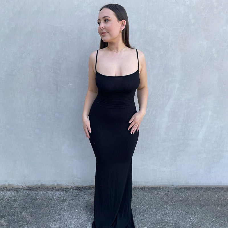 Damen Elegantes Langes Kleid mit schmalem Schnitt und feinen Trägern EB