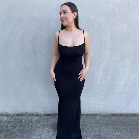 Damen Elegantes Langes Kleid mit schmalem Schnitt und feinen Trägern EB