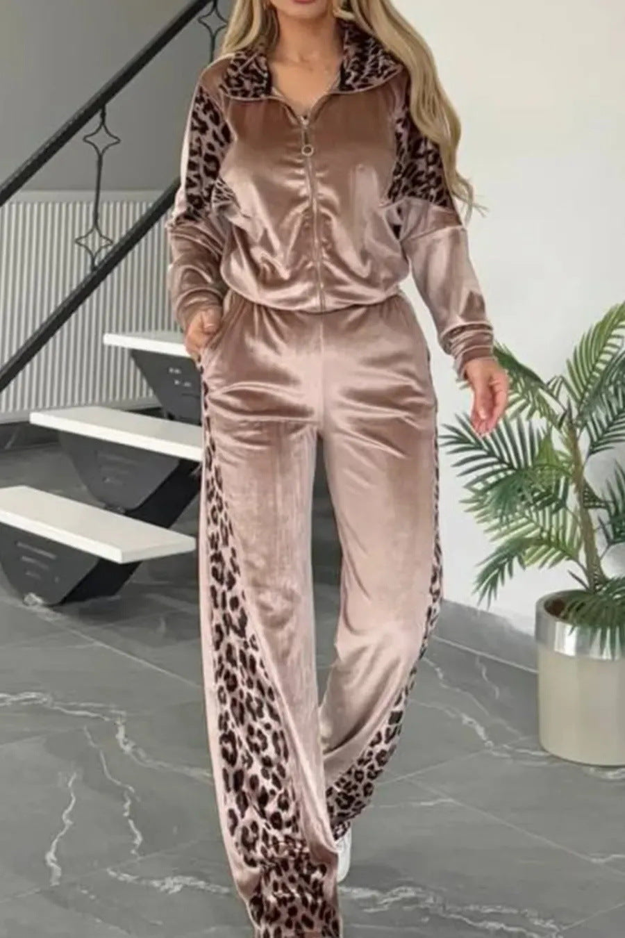 Damen Sportanzug mit modernem Animal-Print EB