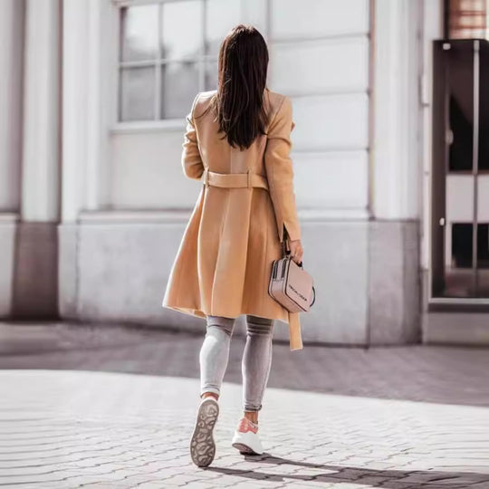 Damen Eleganter Trenchcoat aus hochwertigem Material mit taillierbarem Gürtel und stilvollem Schnitt EB
