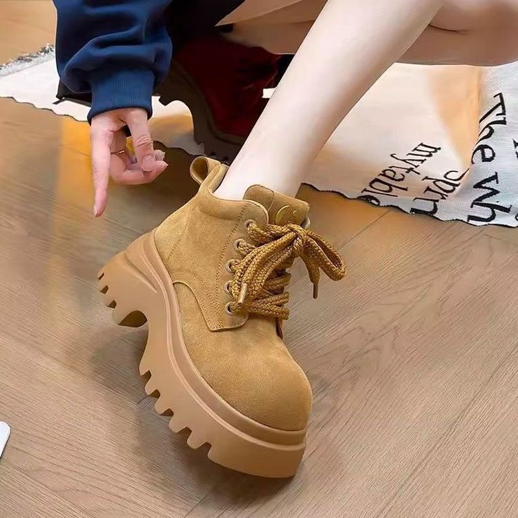 Damen Chunky Boots mit hohem Profil und robustem Schnürverschluss EB