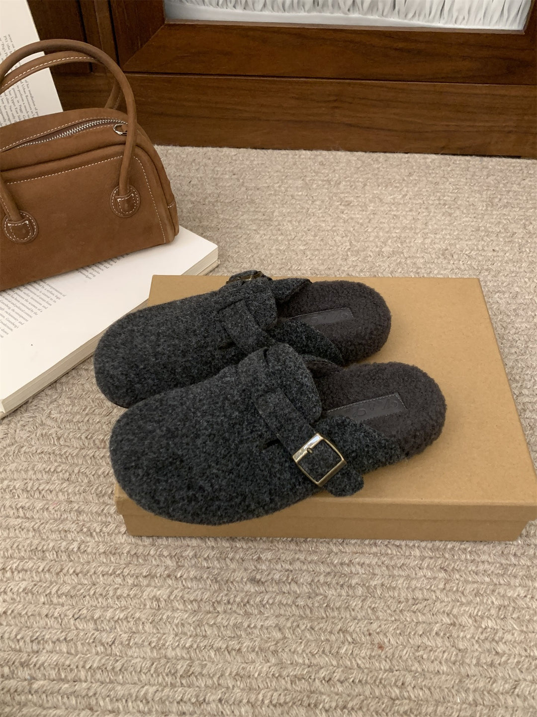 Damen Clogs aus hochwertigem Wollfilz mit dekorativen Schnallenapplikationen EB