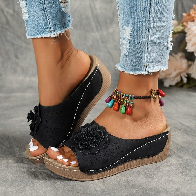 Damen Komfortable Zehentrenner-Sandalen mit floralen Akzenten EB
