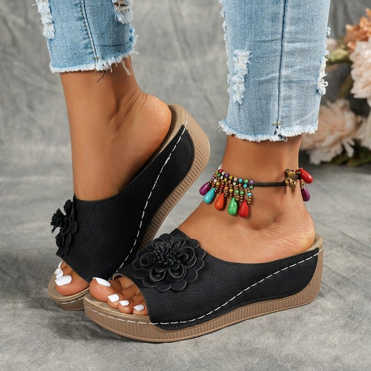 Damen Komfortable Zehentrenner-Sandalen mit floralen Akzenten EB