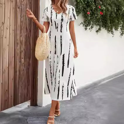 Damen Maxikleid mit modernem Grafikdesign und praktischen Seitenschlitzen EB
