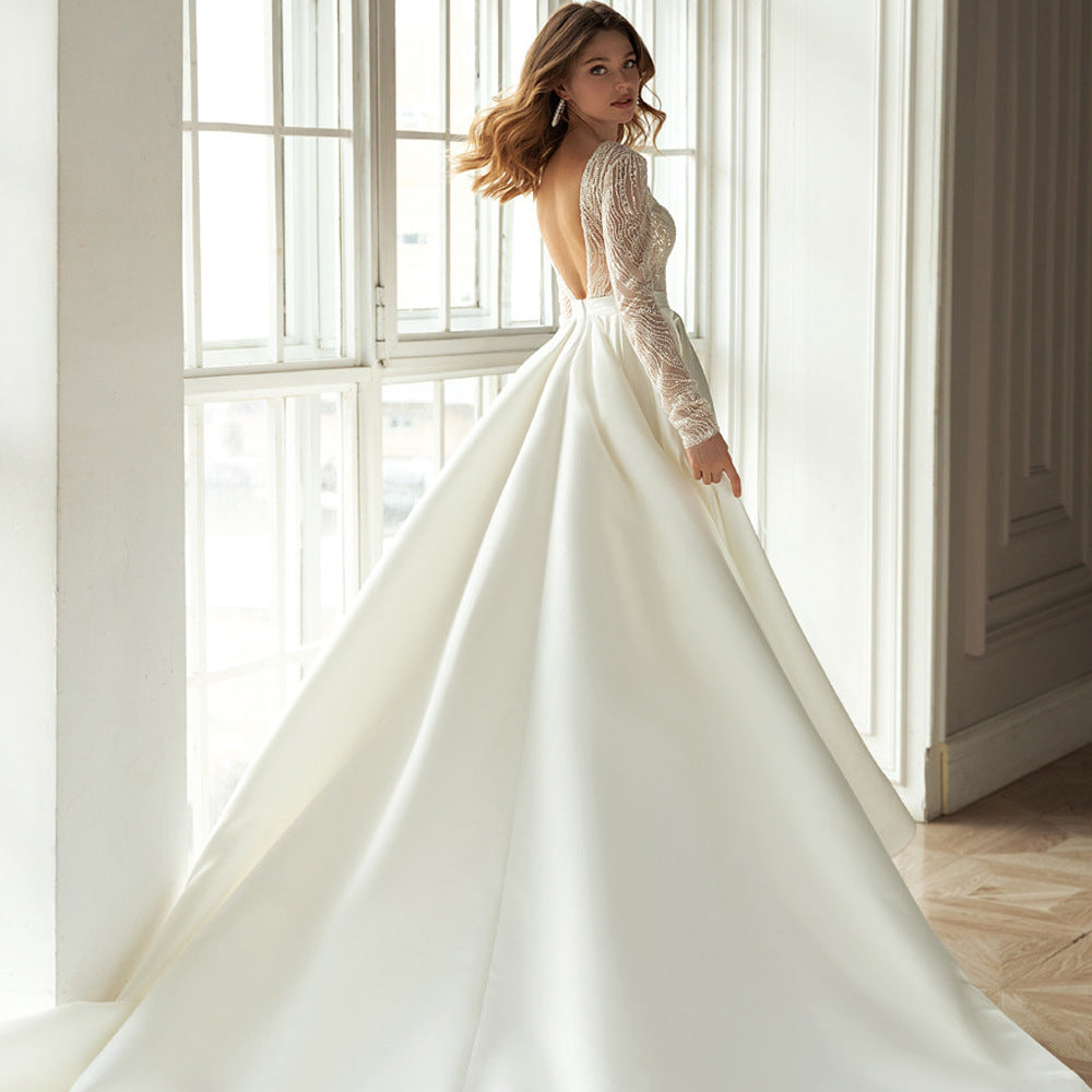 Damen Hochzeitskleid mit eleganten Spitze-Applikationen und schwingendem Rock EB