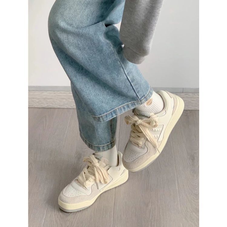 Damen Sneakers mit modischen Schnürdetails und komfortabler Dämpfung EB