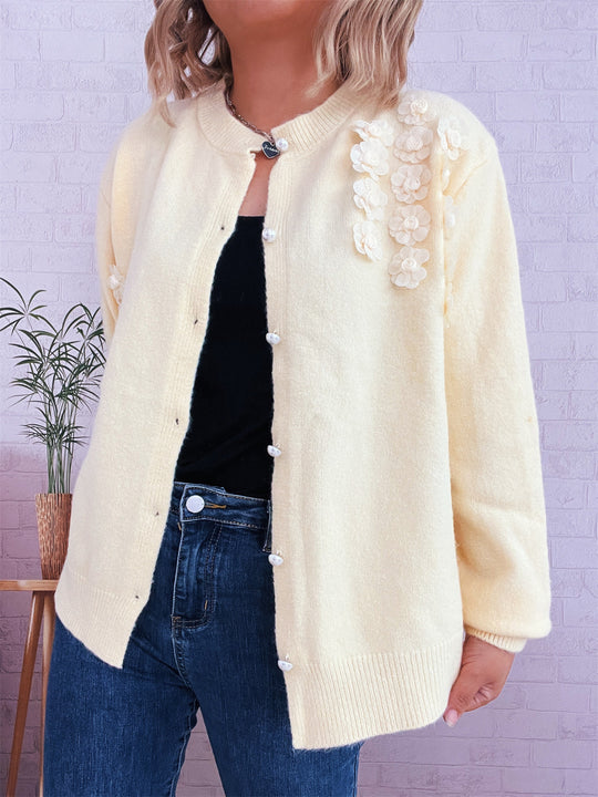 Damen Strickjacke mit floralem Design und eleganten Perlenknöpfen EB