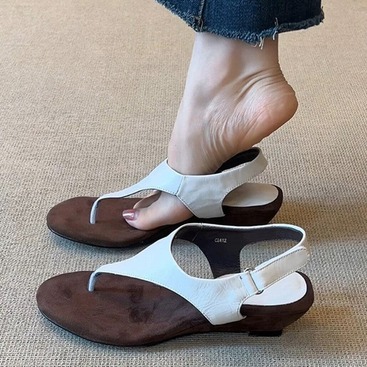 Damen Zehentrenner-Sandalen mit ergonomischem Fußbett und geschmackvollem Riemendesign EB