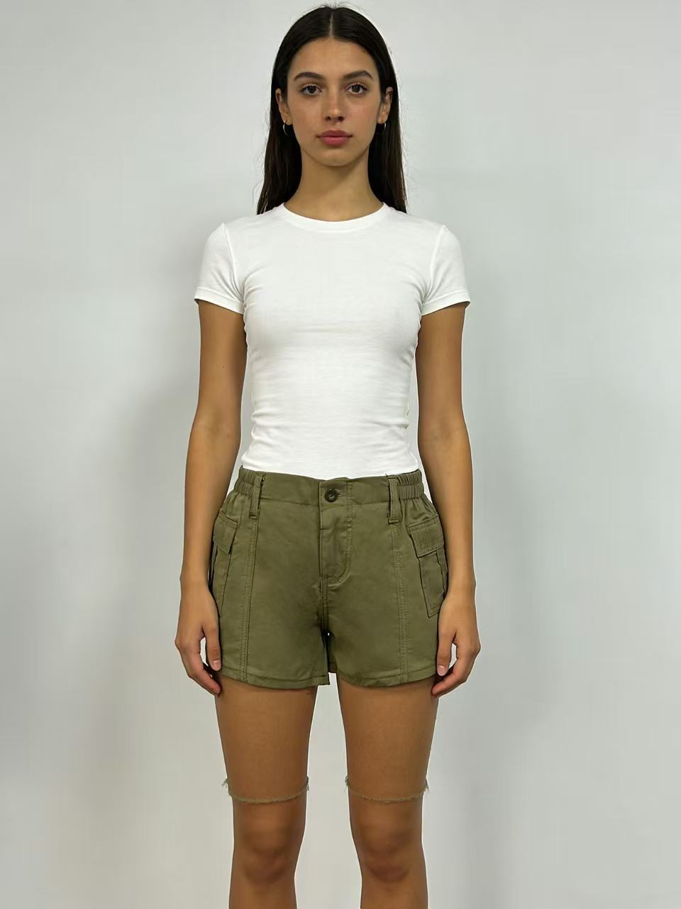 Damen Cargo-Shorts mit funktionalen Seitentaschen und elastischem Bund EB