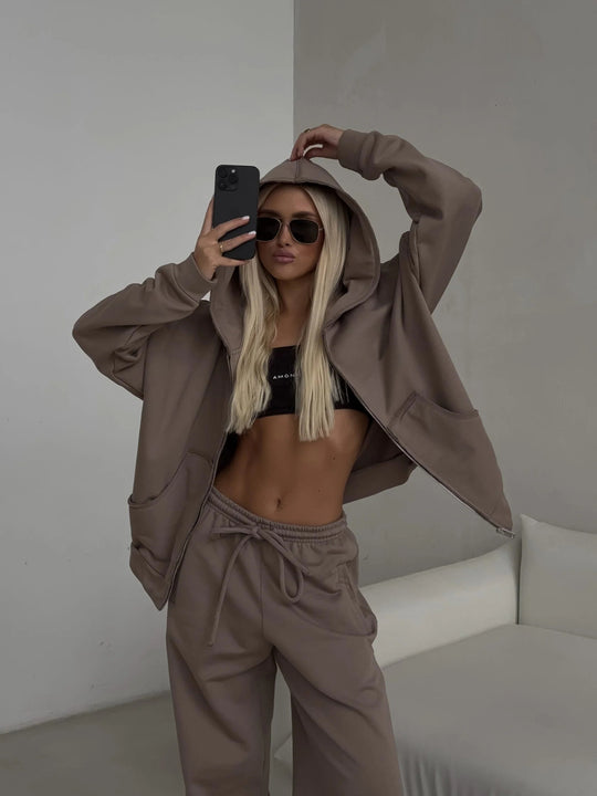 Damen oversized kurz geschnittener Kapuzenpullover und hochtaillierte Jogginghose Set aus Bio-Baumwollfleece EB