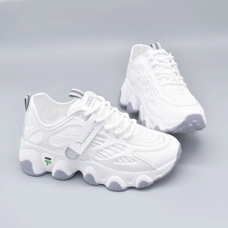 Damen Sportliche Sneakers mit atmungsaktivem Netzmaterial und dämpfender Sohle EB