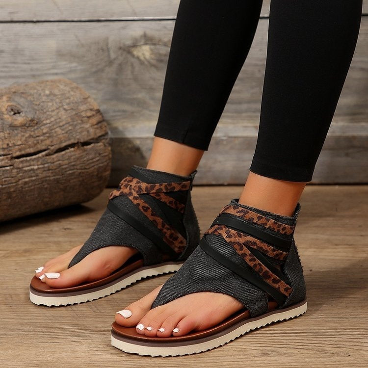 Damen modische Riemchensandalen mit leichten Cut-Outs und tierischem Design EB