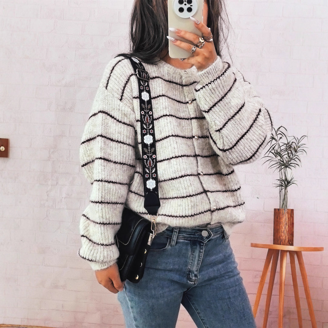 Damen gemütliche Strickjacke mit elegantem Streifenmuster und schimmernden Knöpfen EB