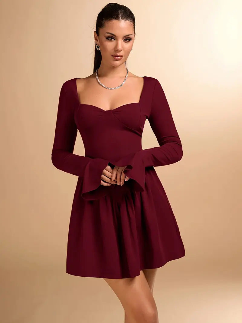 Damen Elegantes Kleid mit tiefem Herzausschnitt und fließendem Rock EB
