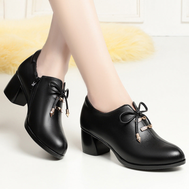 Damen Elegante Schnürstiefeletten mit dekorativen Schmuckdetails und komfortablem Blockabsatz EB