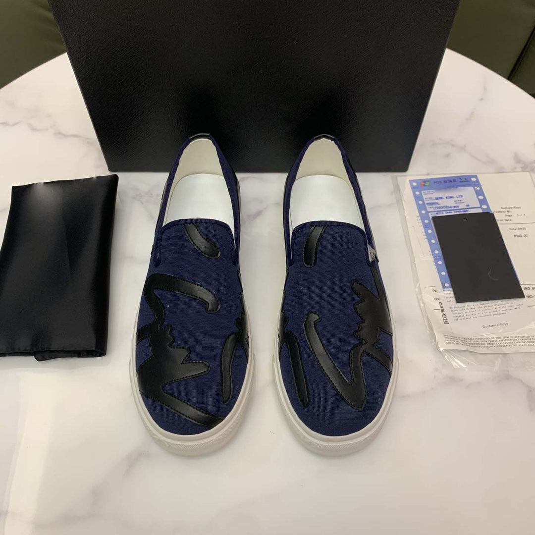 Damen Slip-On Sneakers mit auffälligem Design und rutschfester Laufsohle EB