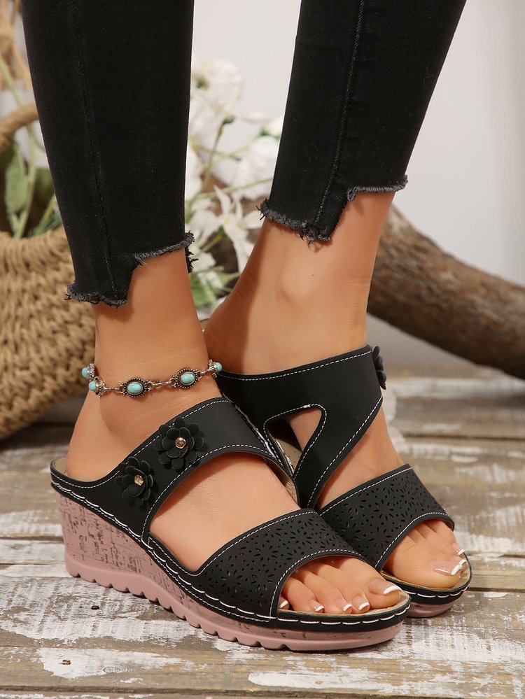 Damen Komfortable Sandalen mit floraler Perforation und ergonomischem Fußbett EB