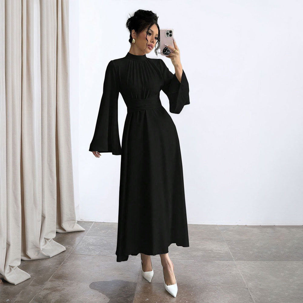 Damen elegantes Maxikleid mit Stehkragen, geraffter Taillenpartie und ausgestelltem A‑Linien‑Rock Eichborn Berlin